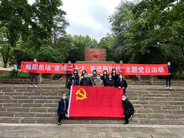 第一、第十三、第十七黨支部聯(lián)合開展“喜迎二十大·奮進新時代”主題黨日活動.jpg